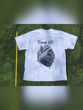 Graphic 'Memento Vivere' Heart Print White T-Shirt